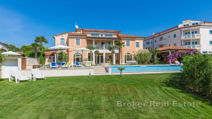 Image No.2-12 Bed Villa for sale