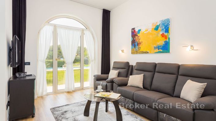 Image No.8-12 Bed Villa for sale