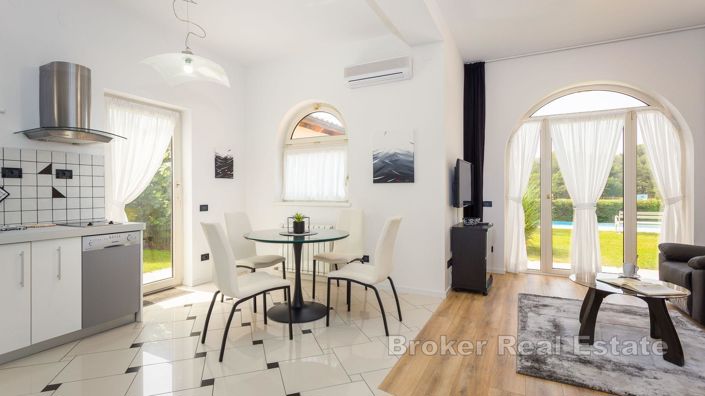 Image No.9-12 Bed Villa for sale