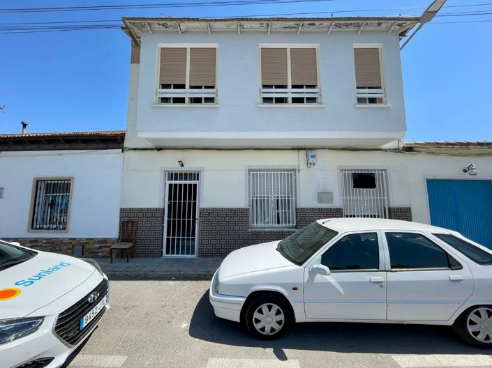 Image No.28-4 Bed Townhouse for sale