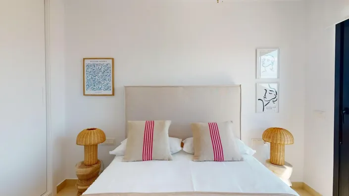 Image No.21-3 Bed Apartment for sale