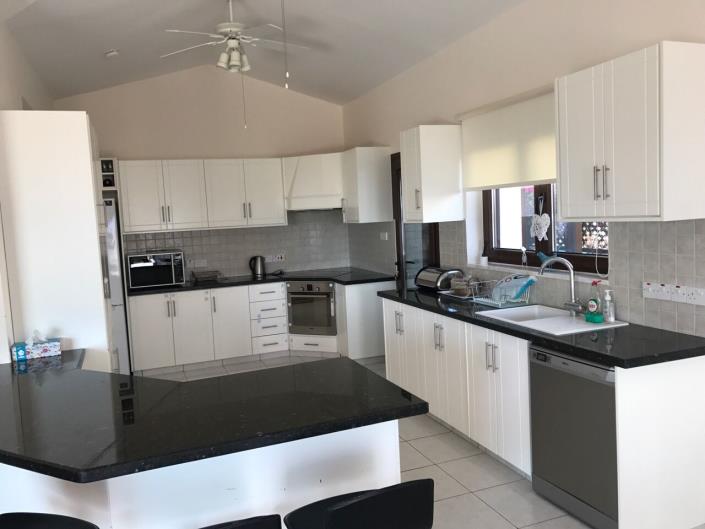 Image No.4-Maison / Villa de 4 chambres à vendre à Peyia