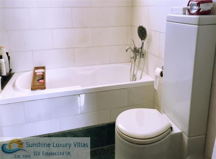 Image No.20-4 Bed House/Villa for sale