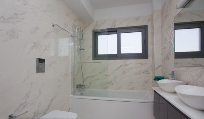 Image No.8-3 Bed Apartment for sale