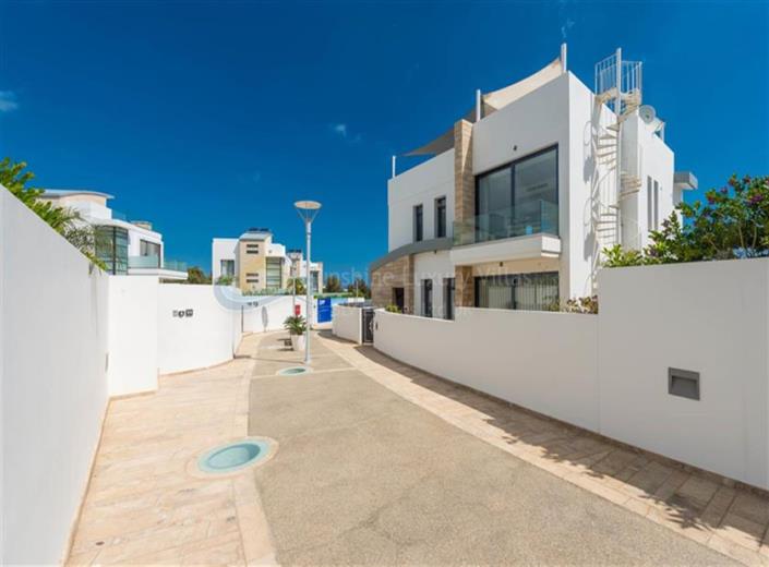 Image No.2-Maison / Villa de 6 chambres à vendre à Cape Greco