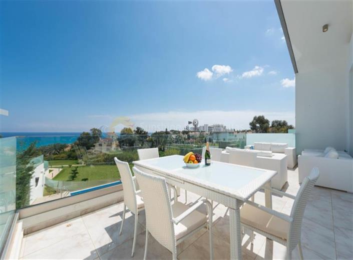 Image No.3-Maison / Villa de 6 chambres à vendre à Cape Greco