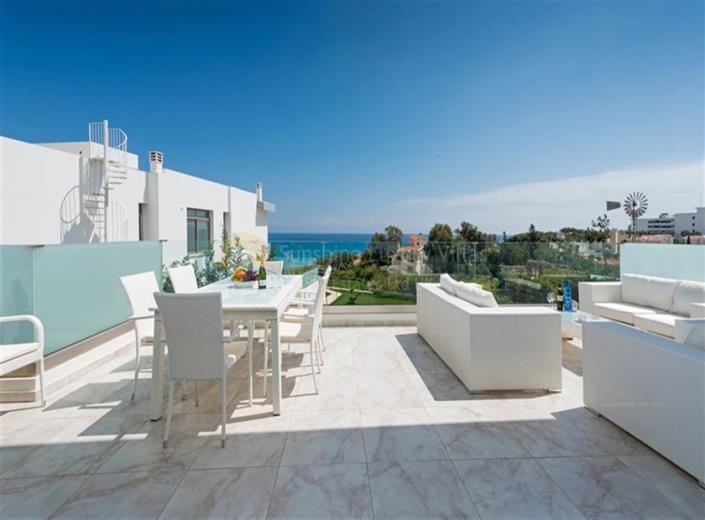 Image No.6-Maison / Villa de 6 chambres à vendre à Cape Greco