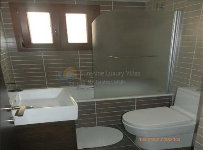 Image No.7-Appartement de 2 chambres à vendre à Peyia