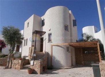 Maison de ville de 3 chambres à vendre à Chlorakas