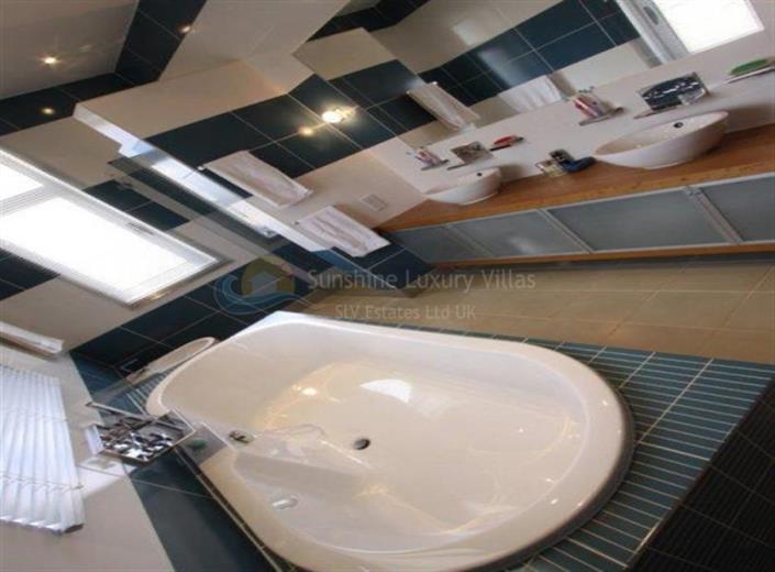 Image No.15-6 Bed House/Villa for sale