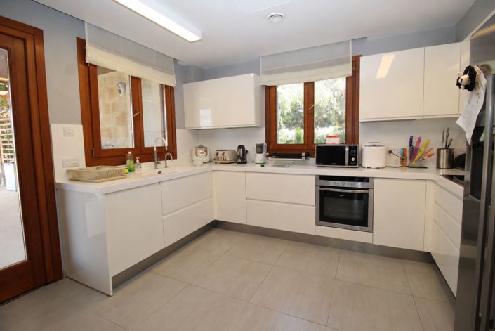 Image No.10-6 Bed Villa for sale