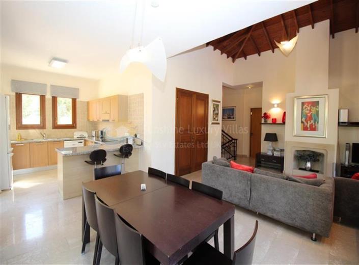 Image No.2-3 Bed Villa / Detached for sale