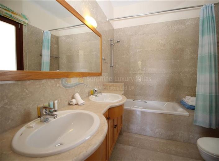 Image No.6-3 Bed Villa / Detached for sale