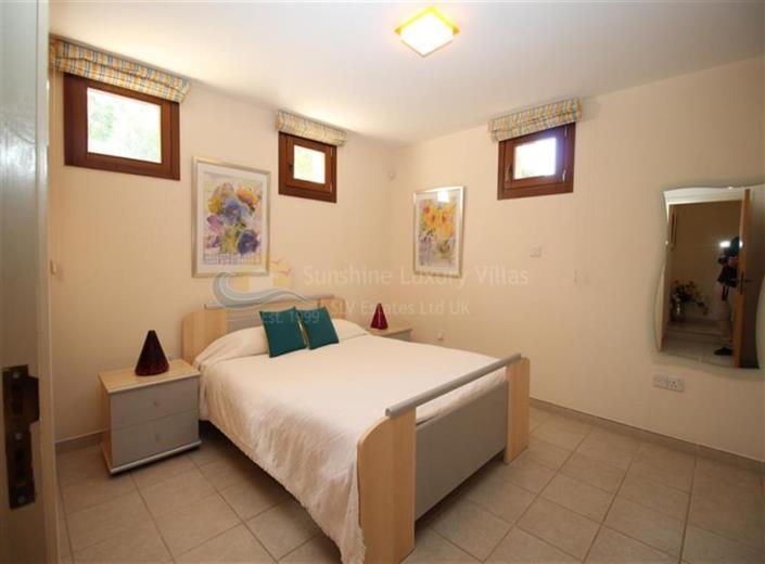 Image No.11-3 Bed Villa / Detached for sale