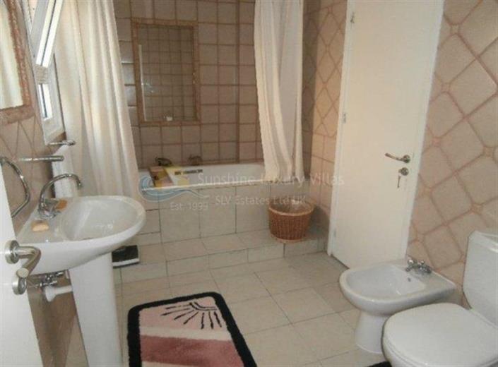 Image No.2-Villa de 2 chambres à vendre à Peyia