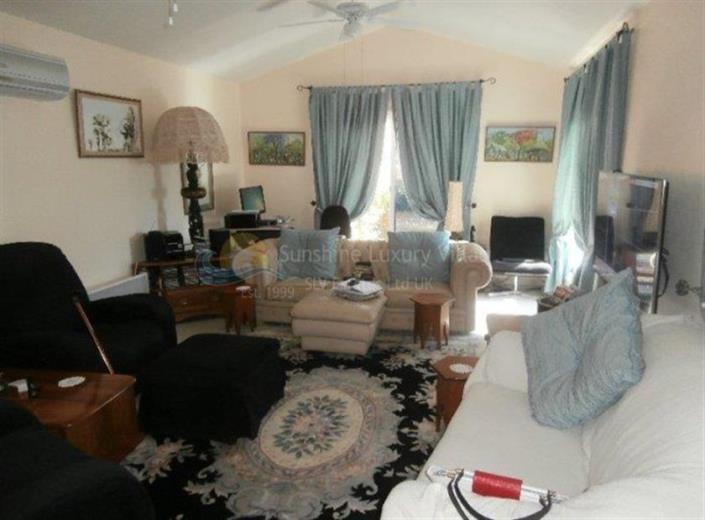 Image No.5-Villa de 2 chambres à vendre à Peyia