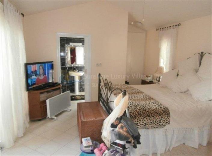 Image No.8-Villa de 2 chambres à vendre à Peyia