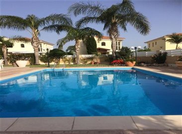 Villa de 4 chambres à vendre à Larnaca
