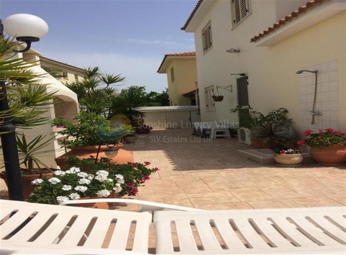 Image No.8-Villa de 4 chambres à vendre à Larnaca