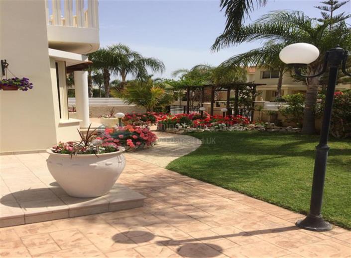 Image No.7-Villa de 4 chambres à vendre à Larnaca