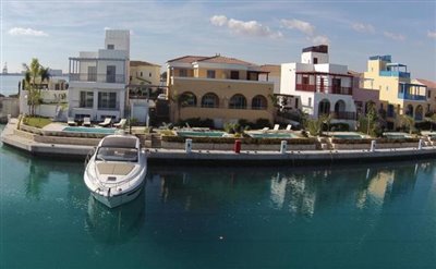 Maison / Villa de 2 chambres à vendre à Limassol Marina