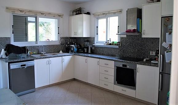 Image No.2-Maison / Villa de 4 chambres à vendre à Konia