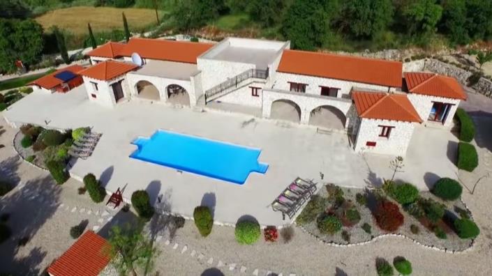 Image No.1-7 Bed Villa / Detached for sale