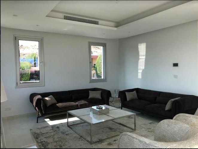 Image No.3-Villa de 4 chambres à vendre à Mouttagiaka