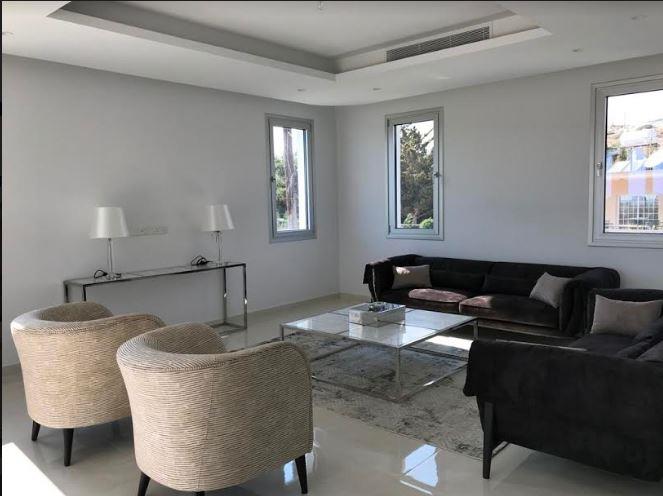 Image No.2-Villa de 4 chambres à vendre à Mouttagiaka