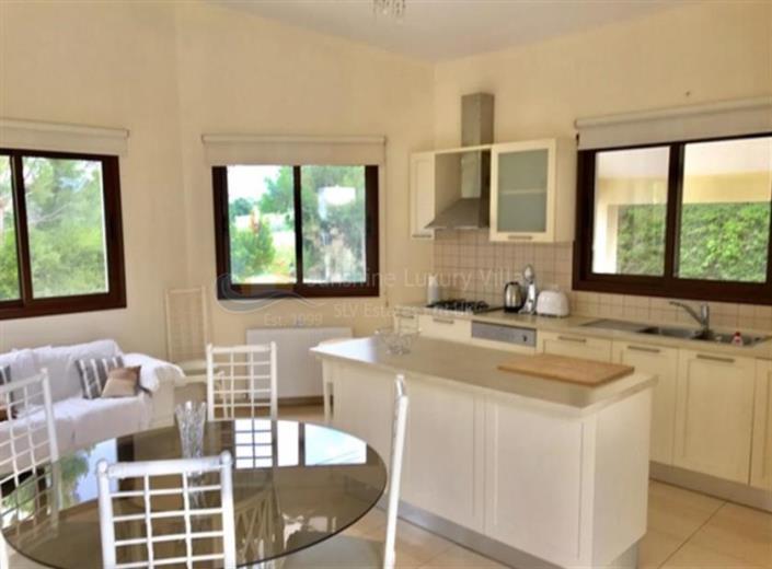 Image No.3-Bungalow de 4 chambres à vendre à Limassol