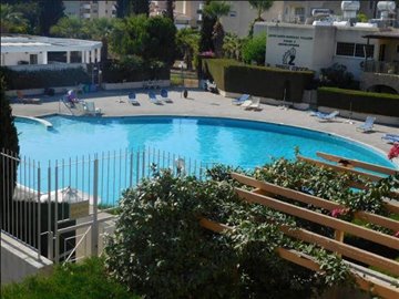 Appartement de 2 chambres à vendre à Mouttagiaka