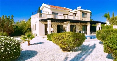 Villa de 4 chambres à vendre à Peyia