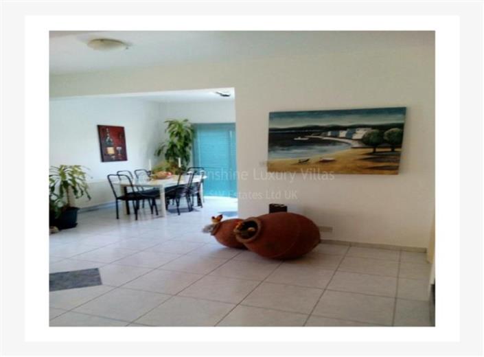 Image No.4-Villa de 3 chambres à vendre à Tsada