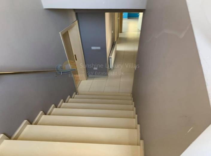 Image No.8-3 Bed House for sale