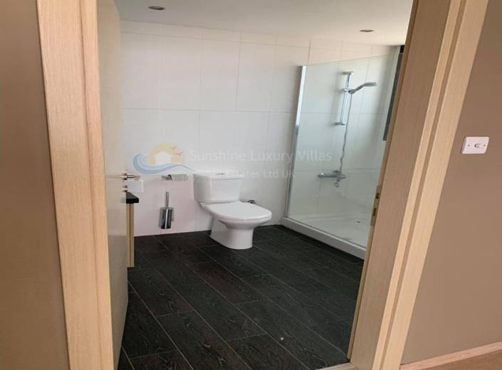 Image No.11-3 Bed House for sale