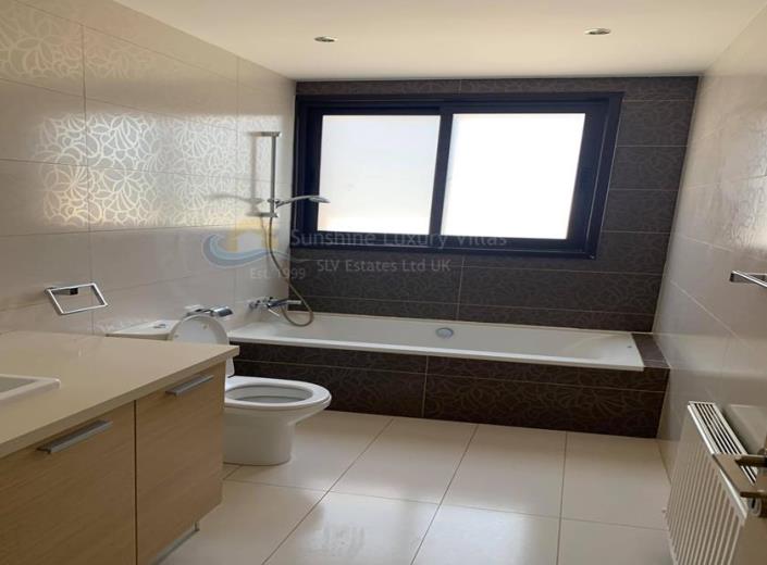 Image No.24-3 Bed House for sale