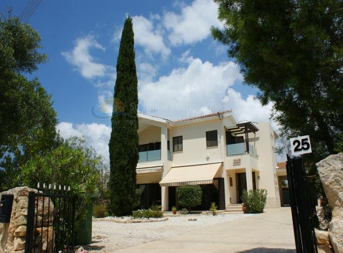 Image No.1-3 Bed Villa / Detached for sale