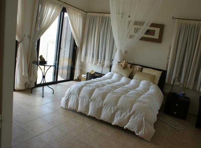 Image No.15-3 Bed Villa / Detached for sale