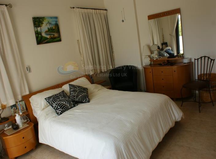 Image No.19-3 Bed Villa / Detached for sale