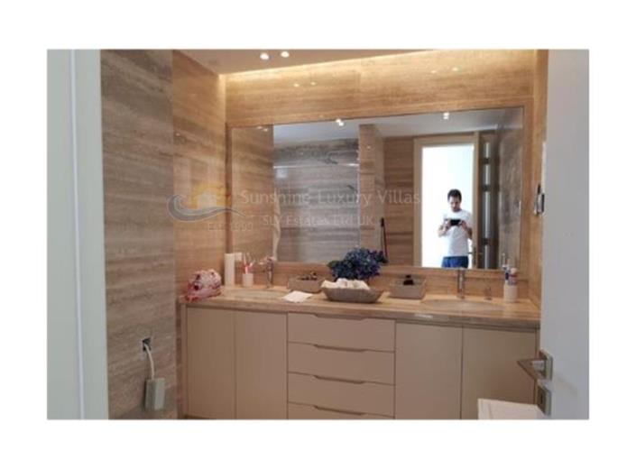 Image No.6-Appartement de 3 chambres à vendre à Mouttagiaka