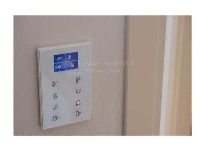 Image No.8-Appartement de 3 chambres à vendre à Mouttagiaka