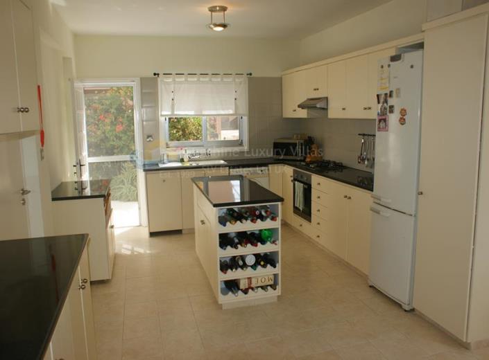 Image No.2-Villa / Détaché de 3 chambres à vendre à Empa