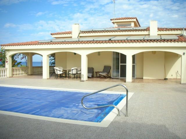 Image No.1-6 Bed Bungalow for sale