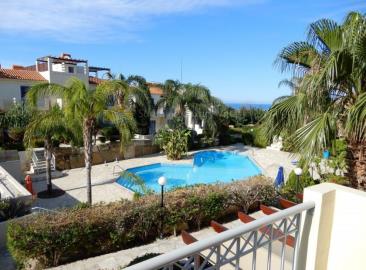 Maison de ville de 2 chambres à vendre à Peyia