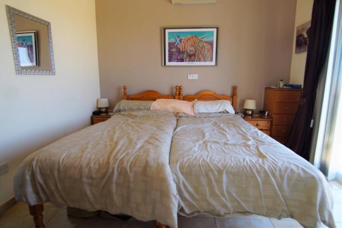 Image No.18-2 Bed Townhouse for sale