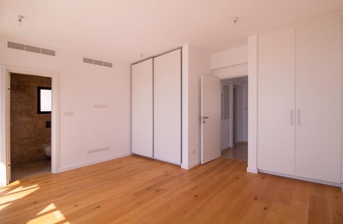 Image No.15-4 Bed House/Villa for sale