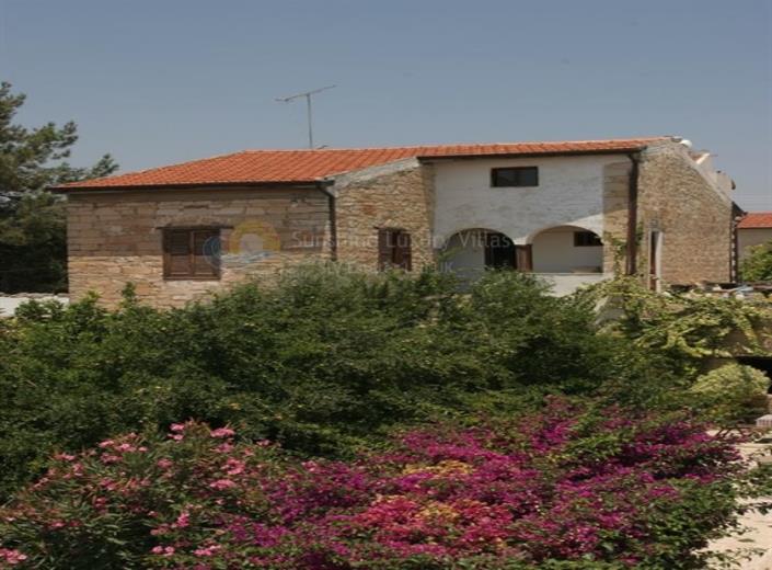 Image No.1-8 Bed Village House for sale