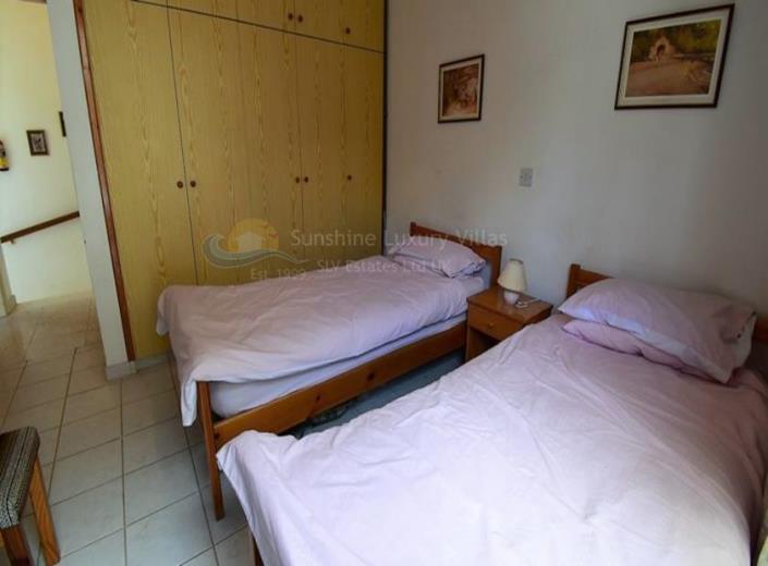 Image No.8-2 Bed House for sale