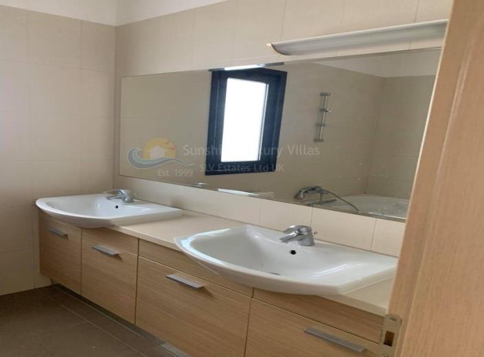 Image No.8-3 Bed Villa for sale