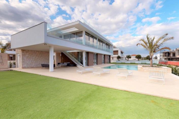 Image No.1-4 Bed Villa for sale